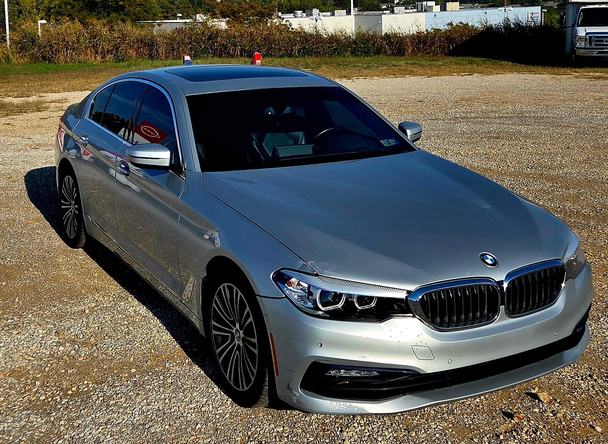 
								2017 BMW 530×1 full									